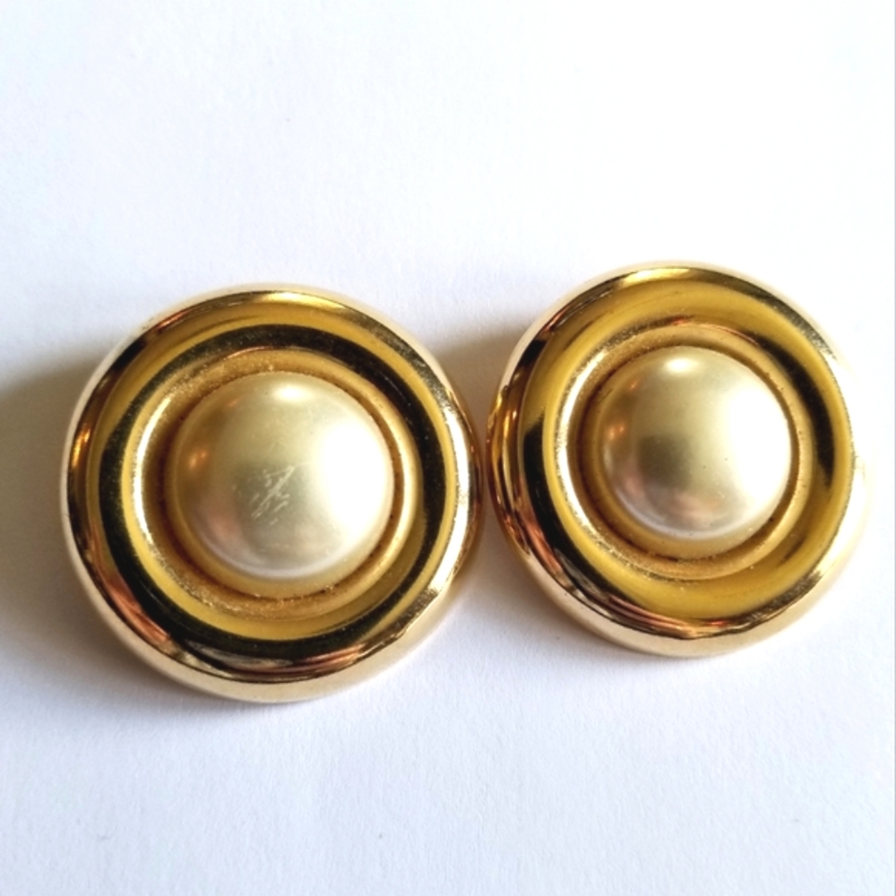 Vintage Musi shoe clips gold tone faux pearl round